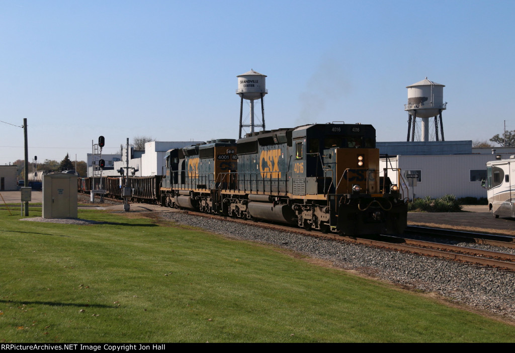 Coming east on approach signals, 4016 & 4001 lead D700